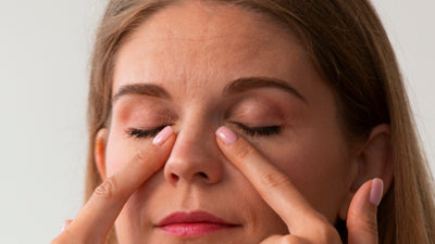 Protetor solar para área dos olhos: dermatologista explica a importância