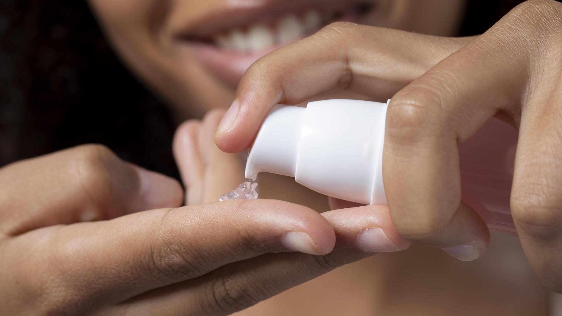 Para que serve o primer na maquiagem e como escolher o ideal