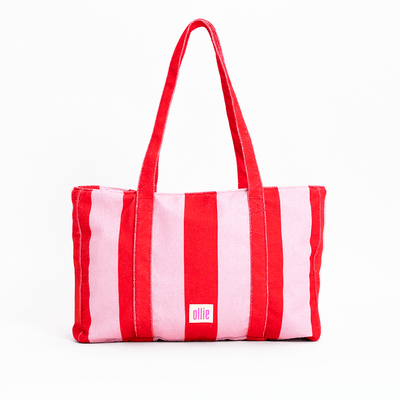 Tote bag com padrão listrado de cor rosa e vermelho alaranjado de praia da Ollie em fundo branco. 