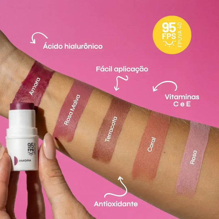 Kit Make Completona showcasing shades with acid hyaluronic, antioxidants, and vitamins C and E for blends and easy application.