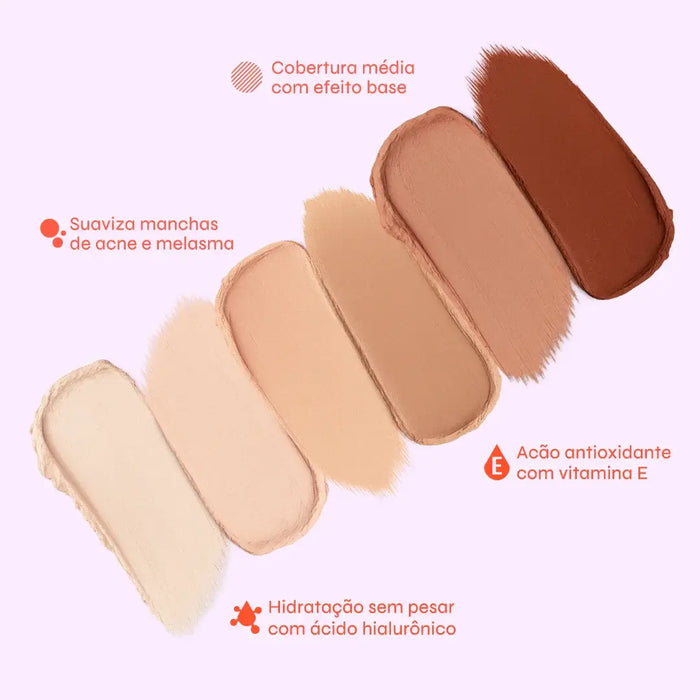 Tons de Protetor Solar em Bastão da Ollie, do mais claro para o mais escuro enfileirados da esquerda para a direita. Possuem cobertura média com efeito de base, que suaviza manchas da acne e melasma. Possem ação antioxidadnte com vitamina E, e hidratam sem pesar com ácido hialurônico.