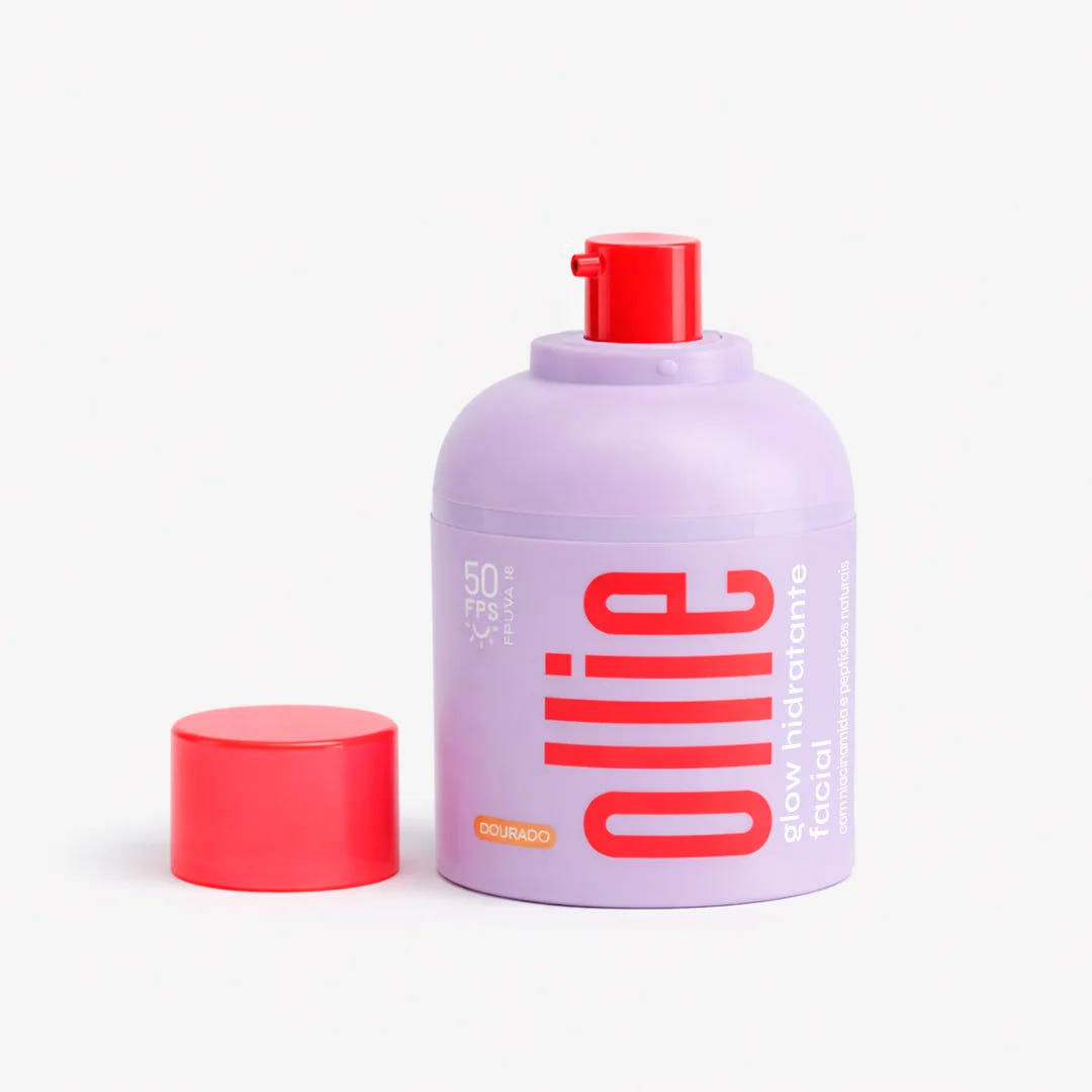 Glow hidratante facial dourado FPS 50 FPUVA 18 da Ollie em fundo branco