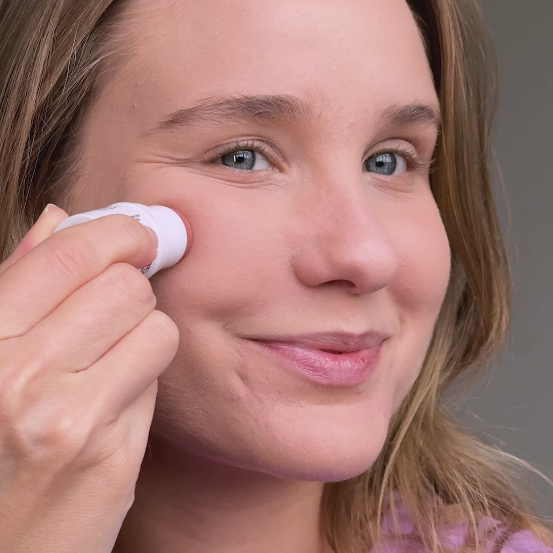 Blush, batom e sombra e muito glow